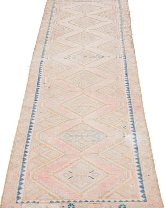 Beige wool runner rug with repeating diamond motif