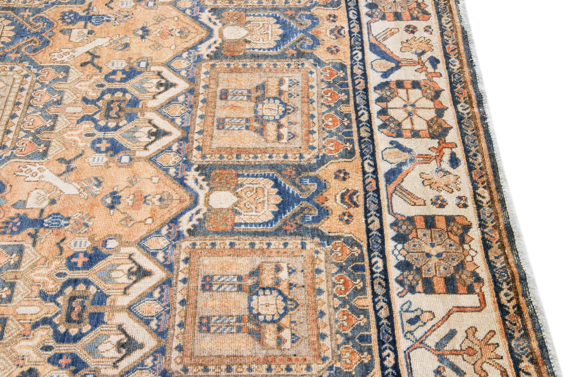 Luxurious Bakhtiari Wool Rug - 7'1'' x 13'3'