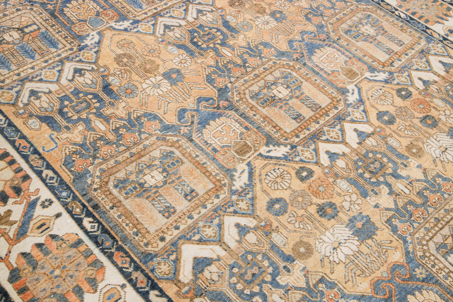 Luxurious Bakhtiari Wool Rug - 7'1'' x 13'3'