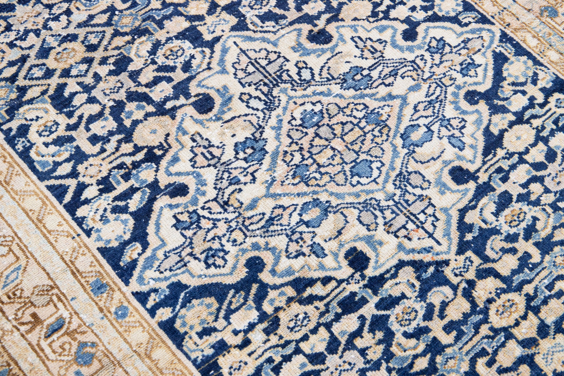 Gorgeous Traditional Blue Persian Wool Rug - 4'1'' x 7'